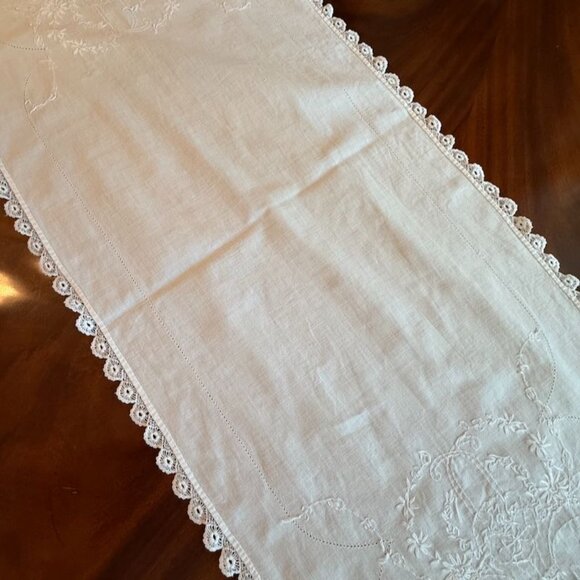 VintageTable Runner White Floral Embroidery Linen Whitework 41.5 x 17.75" - Picture 8 of 11